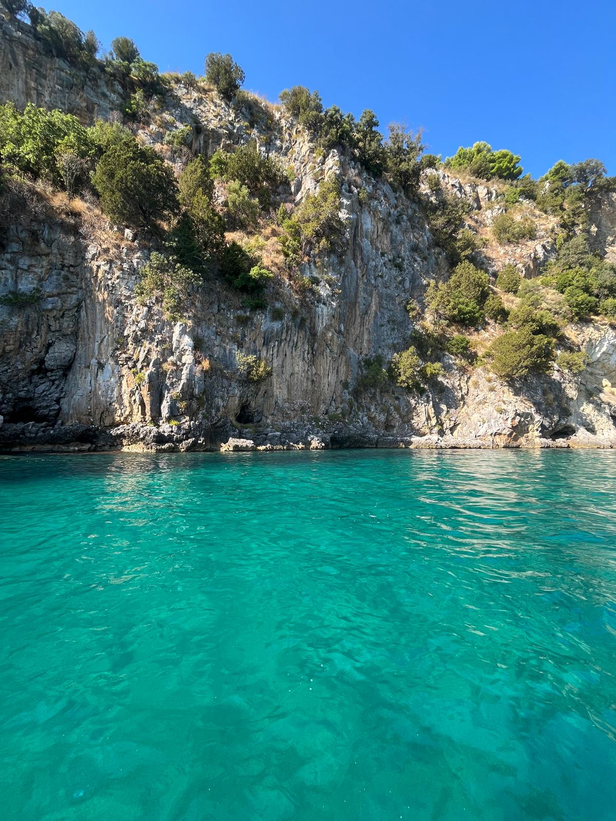 Mare cristallino e promontorio a Palinuro